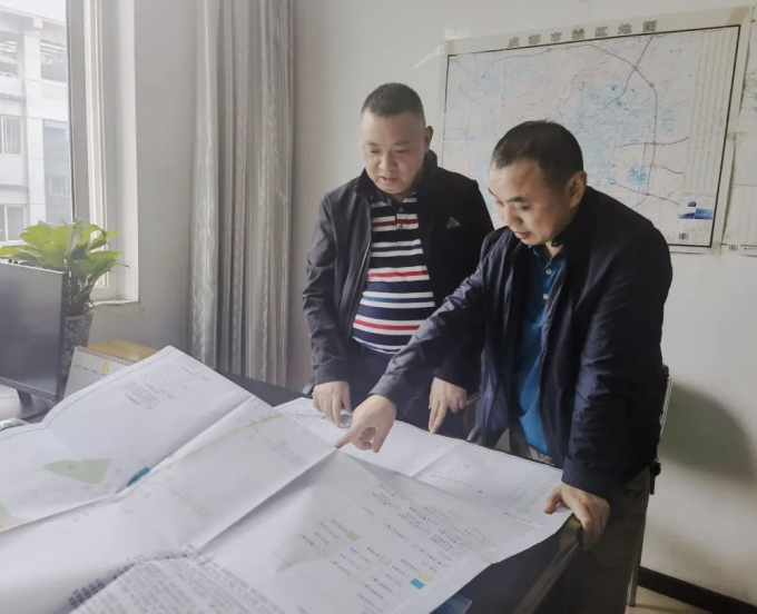 向先进榜样看齐 为单位发展添彩 ——记省地质局2022年度优秀青年代表王文、许国明先进事迹