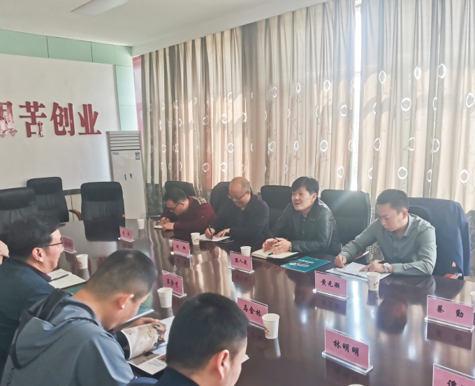 熊人武带队到新疆六队、八队座谈交流