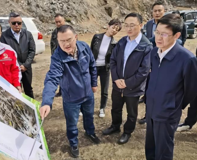 徐志文到丹巴县杨柳坪铂镍矿考察调研
