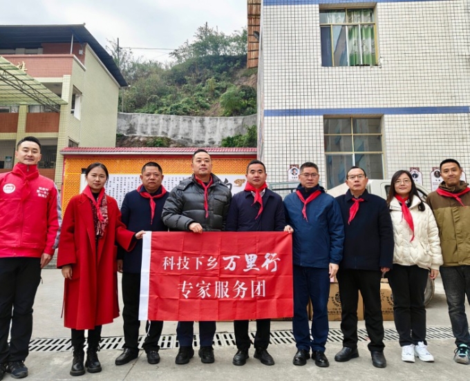三大队积极参与科技下乡万里行活动，筑牢乡村振兴安全防线