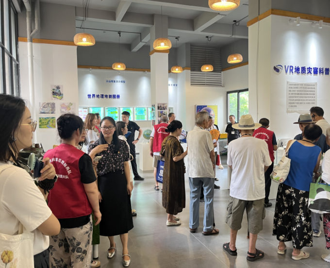科普服务显担当 三大队银龄党员科普志愿服务队获多方点赞
