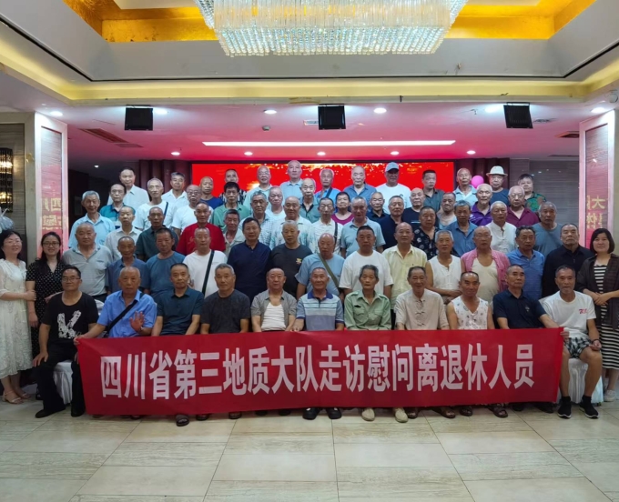 心系老同志 关怀送真情